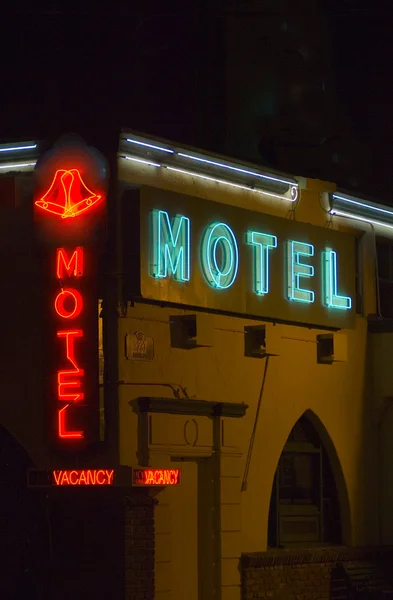 Sinal de néon motel - ca ventura. — Fotografia de Stock