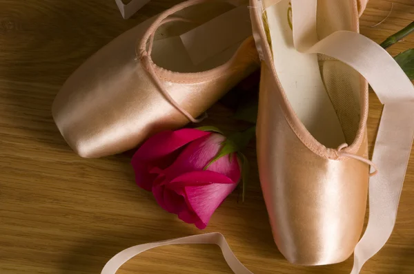 Pantofola di balletto - scarpe con rosa — Foto Stock