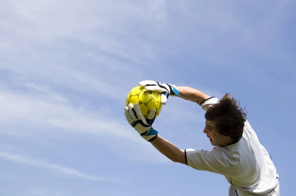 Fotbal - fotbalový brankář takže uložení — Stock fotografie