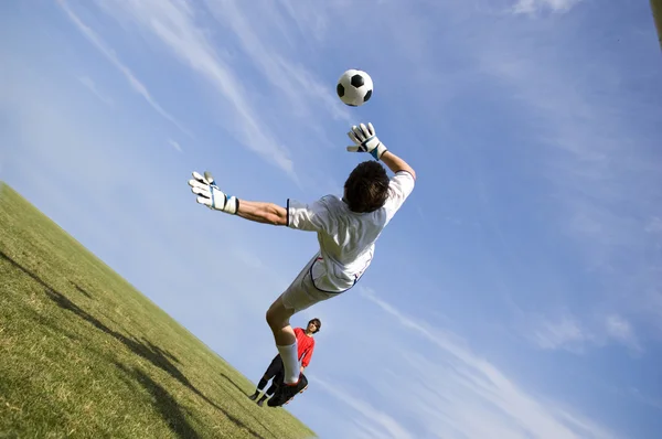 Fotboll fotbollmålvårdare att göra spara — Stockfoto