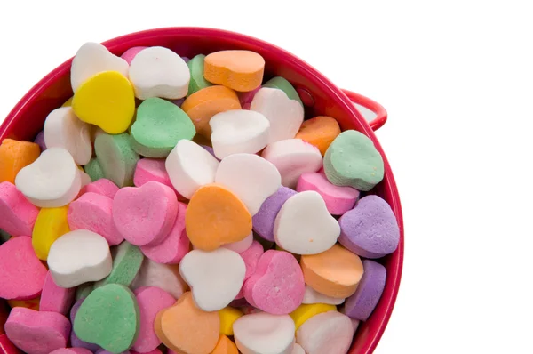 Eimer mit Süßigkeiten Valentinsherzen - Nahaufnahme — Stockfoto