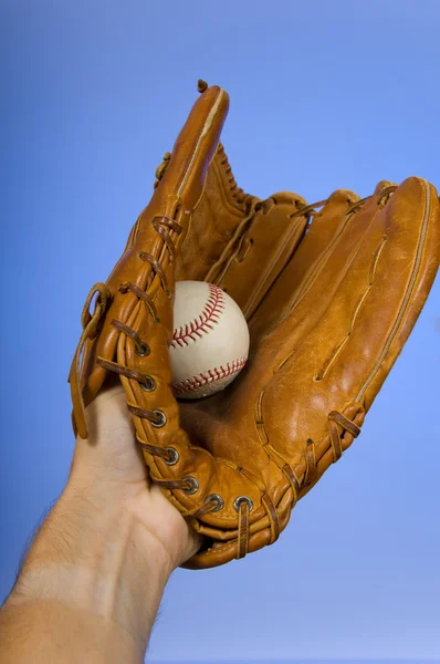 Baseball im Handschuh — Stockfoto