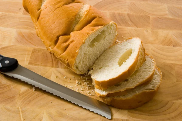 Brot in Scheiben schneiden — Stockfoto