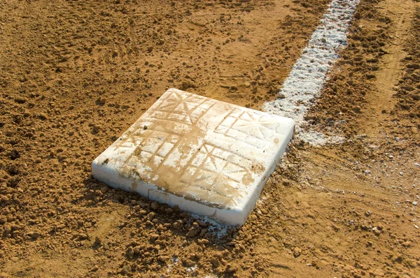 Base vacía en el campo de béisbol —  Fotos de Stock