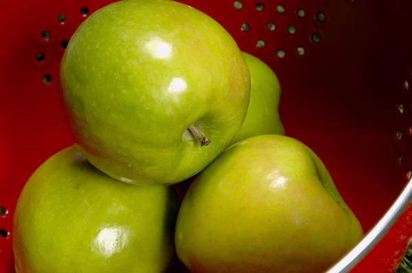 Green Apple in Colander - Granny Smith Apples — Stock Photo, Image