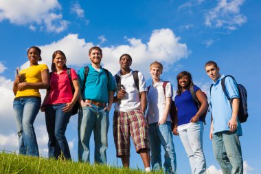 çeşitli öğrenci, dışarıda arkadaş grubu