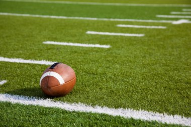 bir Amerikan futbol sahasındaki