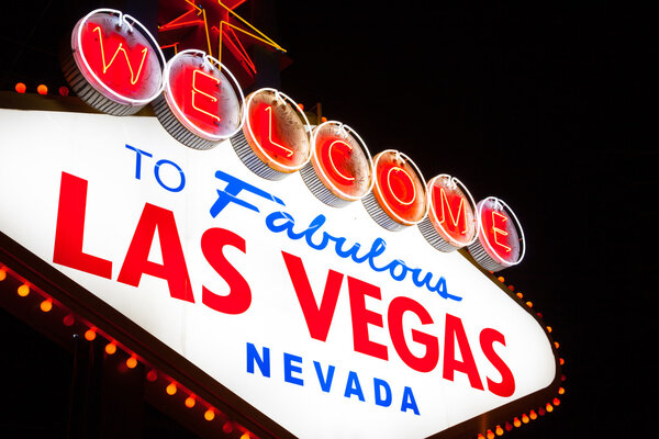 Welcome to Las Vegas sign at night