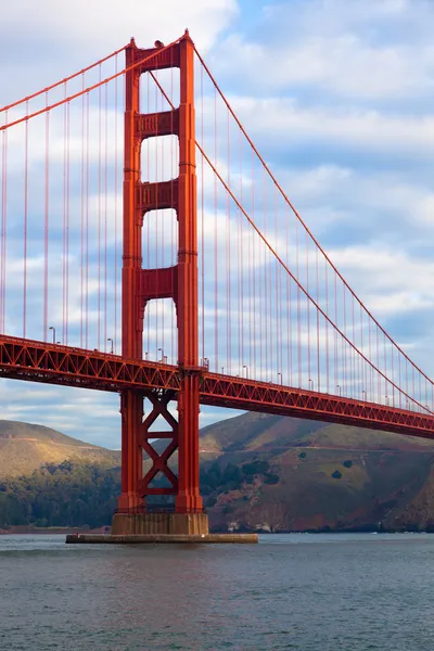 Ponte para portões dourados em San Francisco, Califórnia — Fotografia de Stock