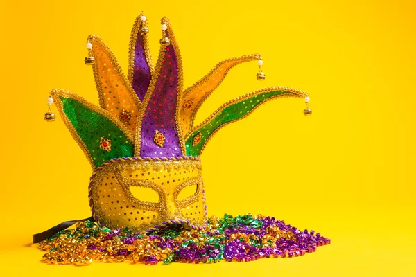 Grupo colorido de Mardi Gras ou máscara veneziana ou trajes em um y — Fotografia de Stock