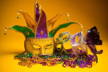 renkli grup mardi gras veya palyaço veya kostümleri bir y