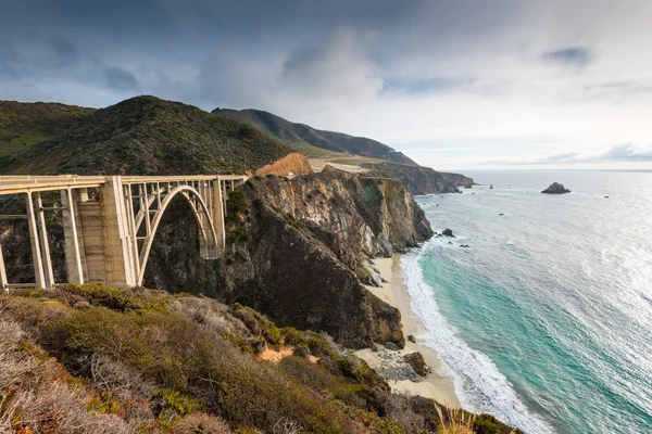 Historické bixby bridge. tichomořské pobřeží Kalifornie highway — Stock fotografie