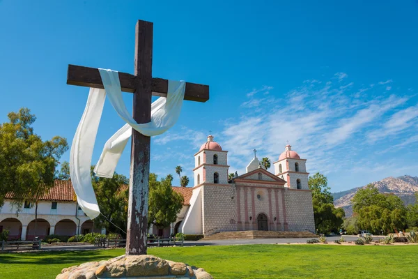 Mission Santa Barbara med kryds og himmel blå baggrund - Stock-foto