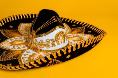 süslü altın, siyah-beyaz Meksikalı sombrero