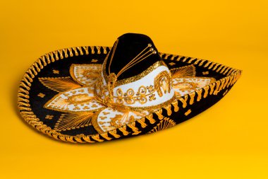 süslü altın, siyah-beyaz Meksikalı sombrero