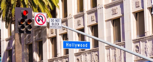 好莱坞街的蓝色标志 — 图库照片