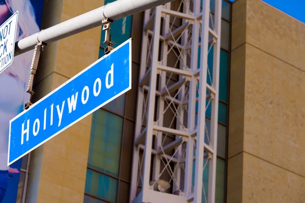 Blaues hollywood-Straßenschild — Stockfoto