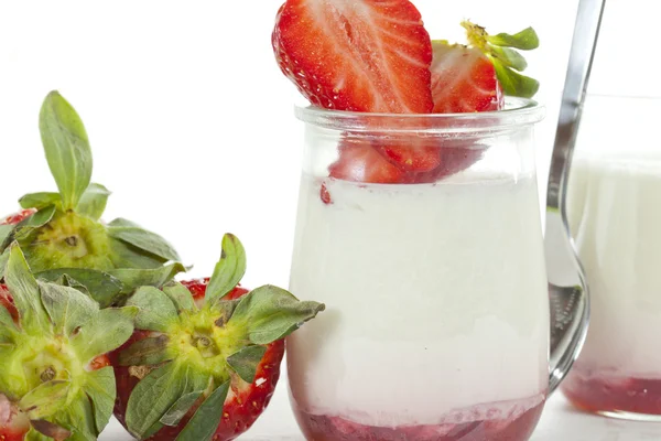 Jogurt truskawkowy — Zdjęcie stockowe