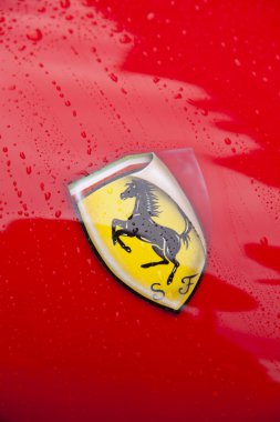 Ferrari logosu