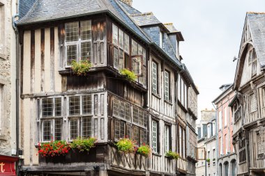 tipik rennes house, Fransızca