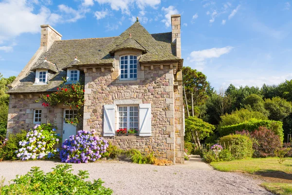 Francuski typowy dom Bretanii — Zdjęcie stockowe
