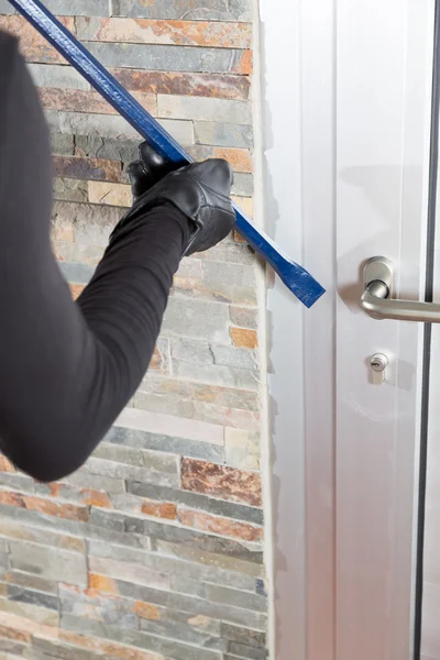 Thief with a bar of iron — Stock Photo, Image