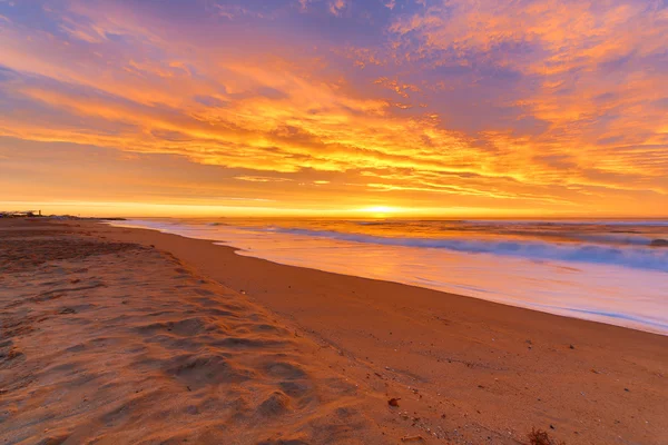 Spiaggia all'alba — Foto Stock