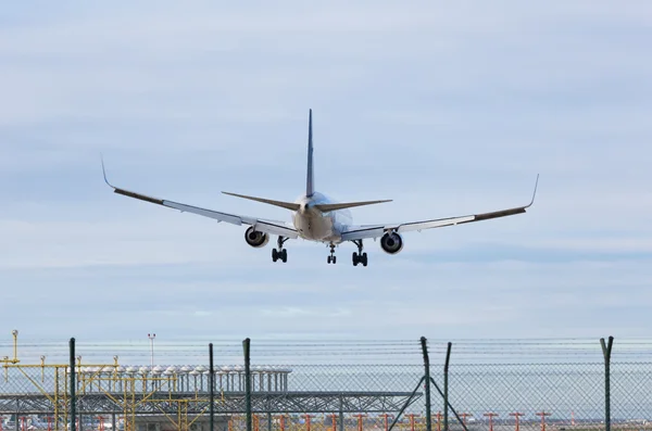 Plane landing — Stock Photo, Image