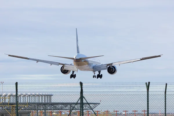 Plane landing — Stock Photo, Image