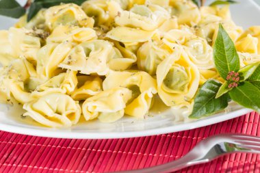 ıspanak doldurulmuş tortellini