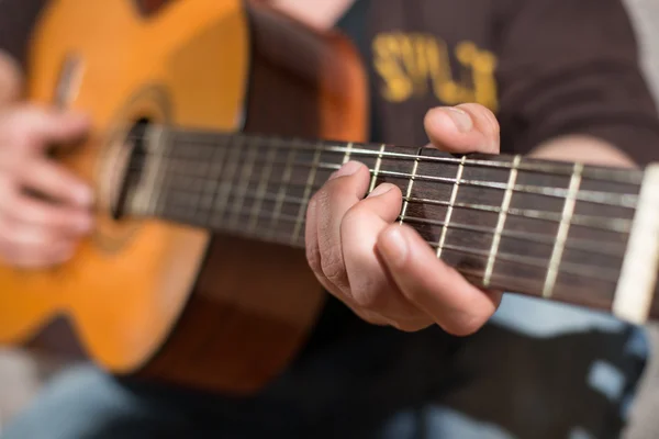 Gitarzysta na ulicy — Zdjęcie stockowe