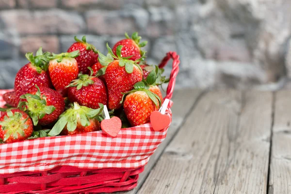 Cesta de fresas — Foto de Stock