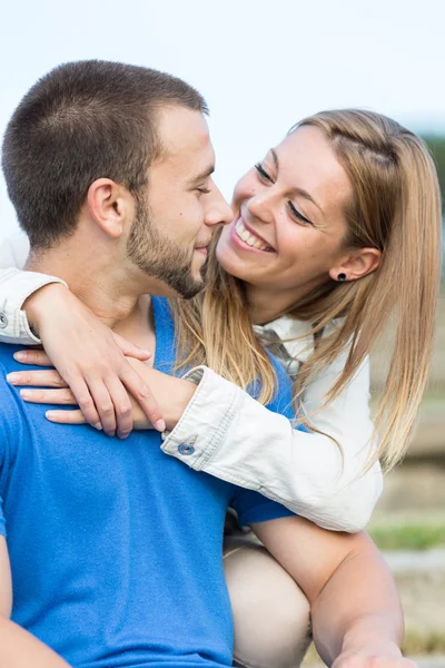 Woman and man embracing — Stock Photo, Image