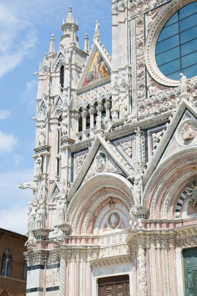 Budovy a ulice siena — Stock fotografie