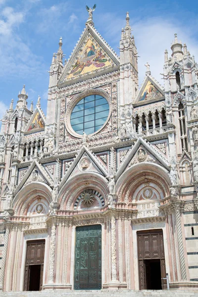 Budovy a ulice siena — Stock fotografie