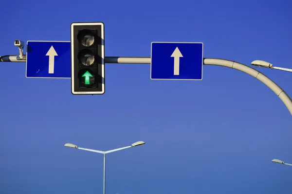 Traffic lights over a blue sky — Stock Photo, Image