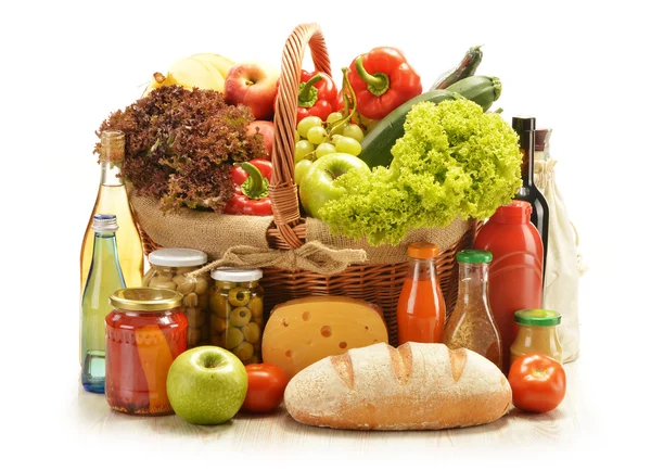 Composición con productos de alimentación en cesta de la compra — Foto de Stock