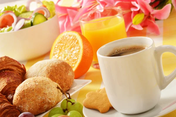 Composizione con colazione in tavola — Foto Stock