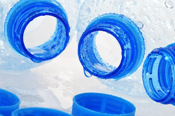 Composizione con bottiglie vuote in policarbonato di plastica minerale — Foto Stock