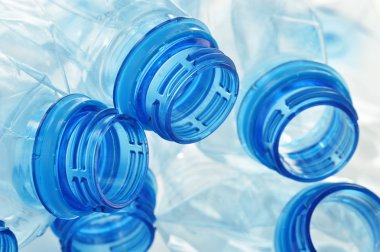 boş polikarbonat plastik şişe maden ile kompozisyon
