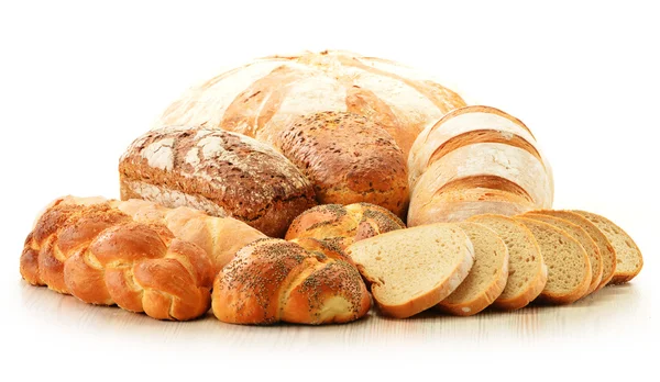 Samenstelling met brood en broodjes geïsoleerd op wit — Stockfoto