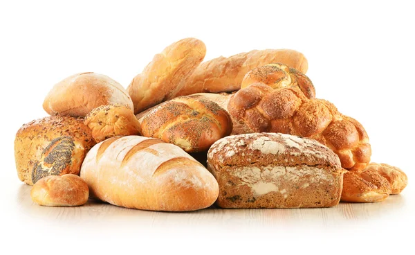 Samenstelling met brood en broodjes geïsoleerd op wit — Stockfoto