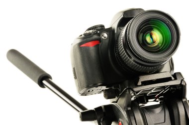 single-lens reflex kamera tripod üzerinde beyaz izole