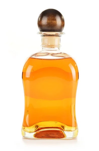 Бутылочный алкогольный продукт, выделенный на белом — стоковое фото