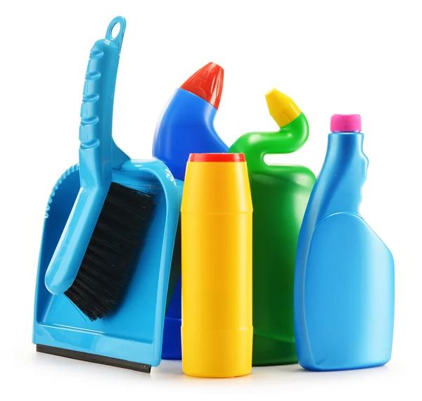 Detergent flessen geïsoleerd op wit. Chemische reinigingsmiddelen — Stockfoto