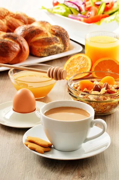 Frühstück mit Kaffee, Brot, Honig, Orangensaft, Müsli und — Stockfoto