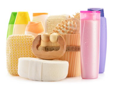 vücut bakım aksesuarları ve üzerinde beyaz izole güzellik ürünleri