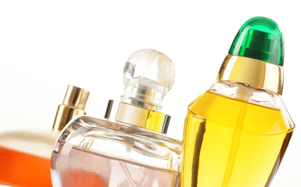 Sammansättning med parfymflaskor på vit bakgrund — Stockfoto