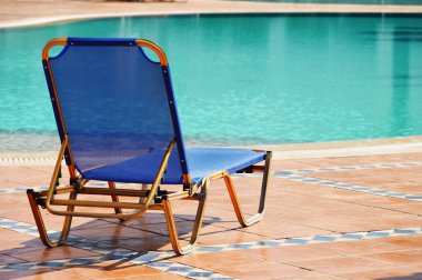 Yaz boyunca turistik tatil beldesinde yüzme havuzu