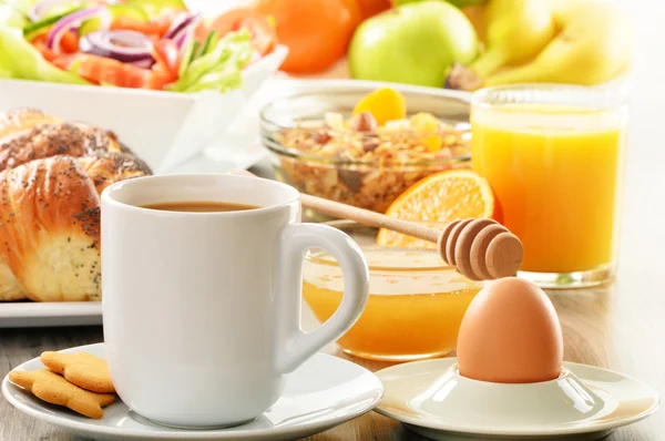 Śniadanie obejmujące kawę, chleb, miód, sok pomarańczowy, musli — Zdjęcie stockowe